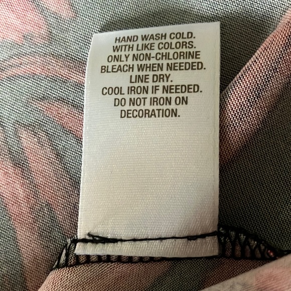 ROZ & ALI LG BLACK & RED BEADED BEAUTY WITH SLANT SLEEVES TUNIC - Picture 8 of 10